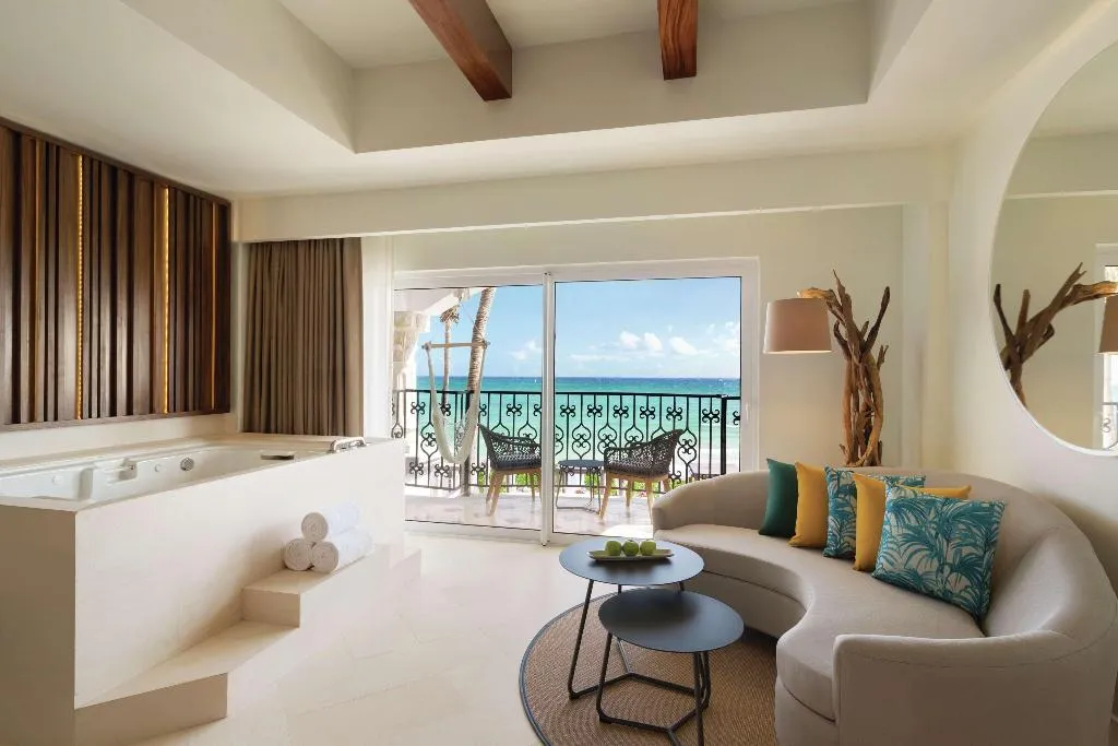JUNIOR SUITE OCEAN FRONT KING BED Room, Hyatt Vivid Playa Del Carmen - Adults Only, Playa Del Carmen