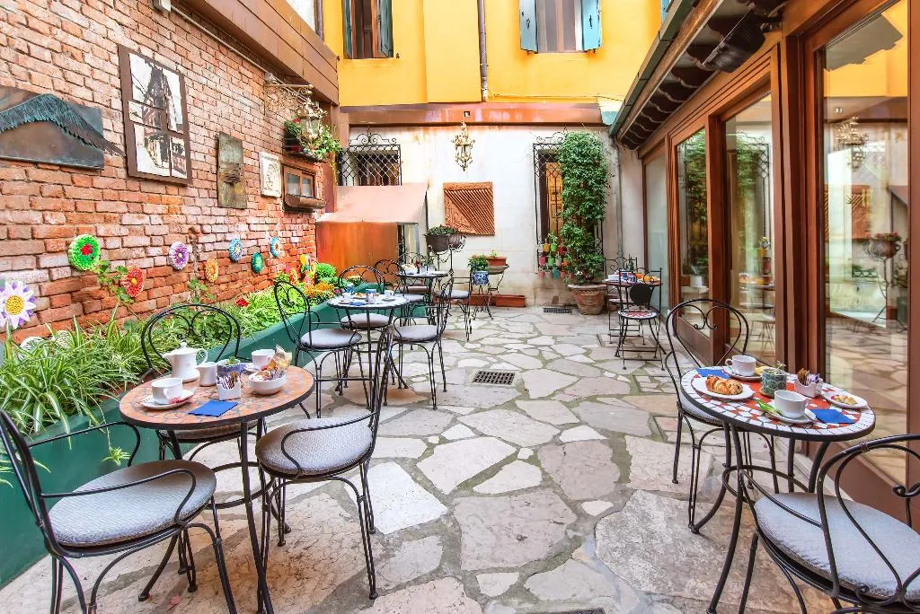 Bar, La Fenice et des Artistes, Venice