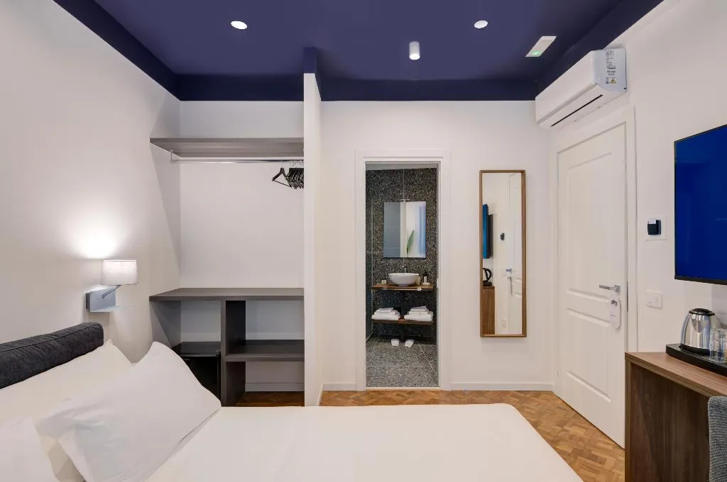 DOUBLE DELUXE WITH BALCONY Room, Well Suites - Piazza dei Martiri, Naples
