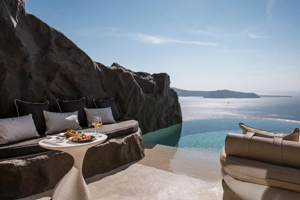 SUITE WITH PRIVATE POOL Room, One Of One Hotel, Santorini