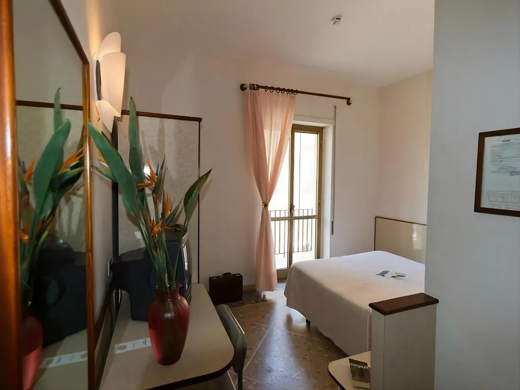 SINGLE STANDARD Room, Serapo, Rome