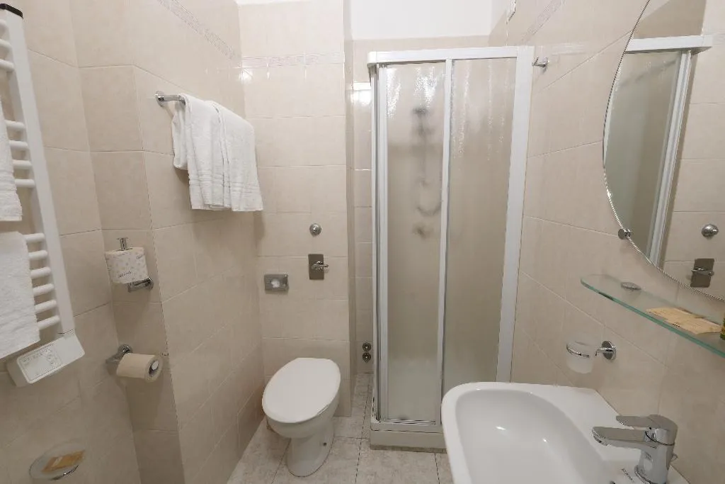 DOUBLE SINGLE USE STANDARD Room, Mistral, Milan