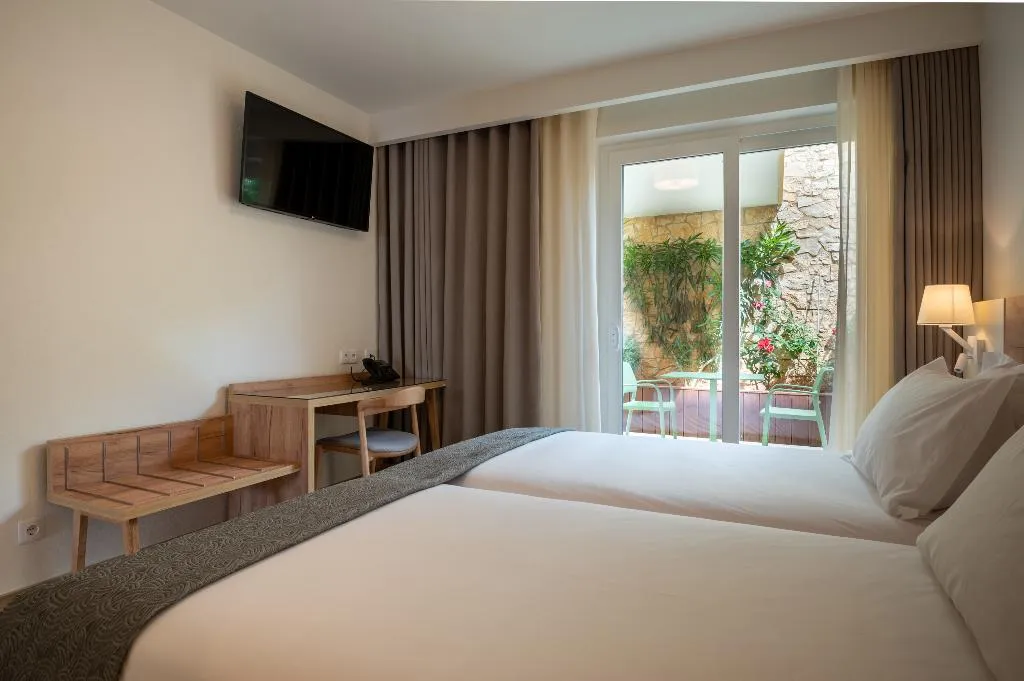APARTMENT POOL VIEW ONE BEDROOM Room, Vila Luz, Algarve
