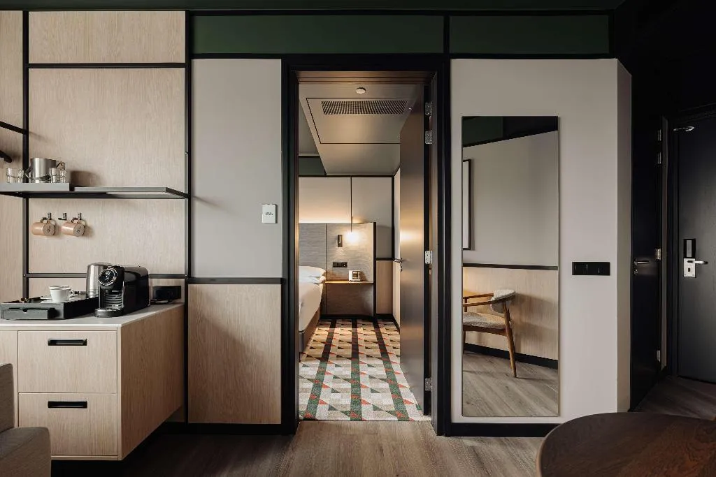 Room, DoubleTree by Hilton Amsterdam Centraal Station, Amsterdam