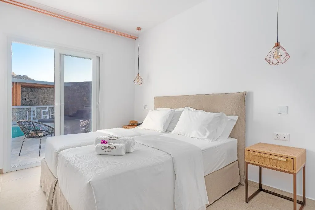 QUADRUPLE DELUXE POOL VIEW Room, Omnia Mykonos Boutique Hotel & Suites, Mykonos