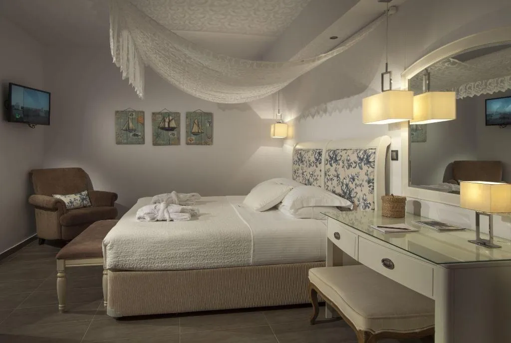 Room, Miland Suites, Santorini