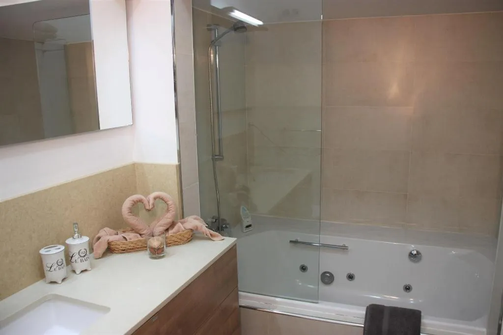 Room, Twenty-Seven Degrees, Gran Canaria