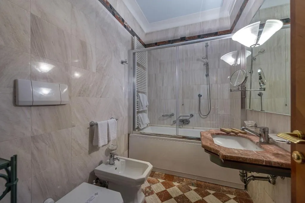 SUITE QUEEN SIZE BED Room, Grand Hotel Ortigia, Catania