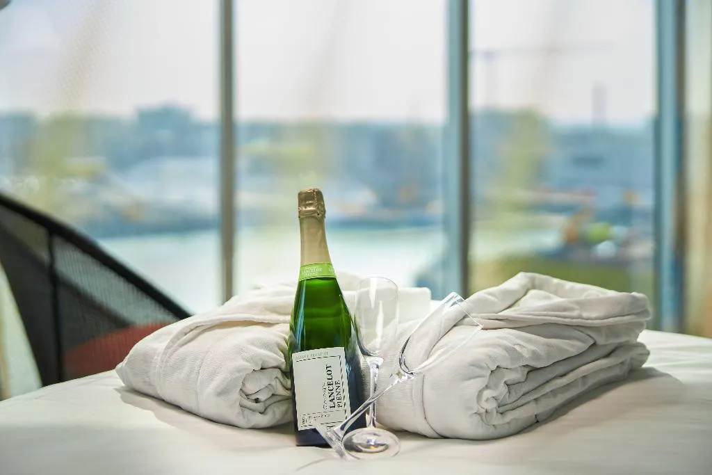 DOUBLE SEA VIEW Room, Inntel Hotels Den Haag Marina Beach, Amsterdam
