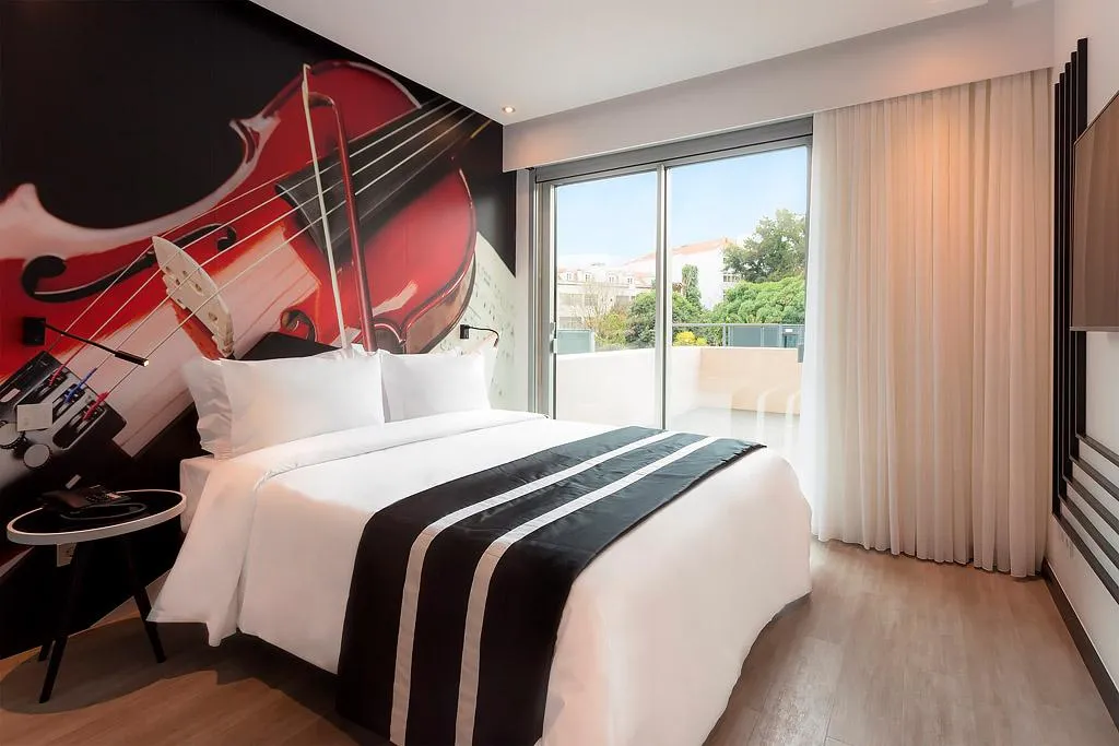 DOUBLE QUEEN SIZE BED Room, HF Fenix Music, Lisbon
