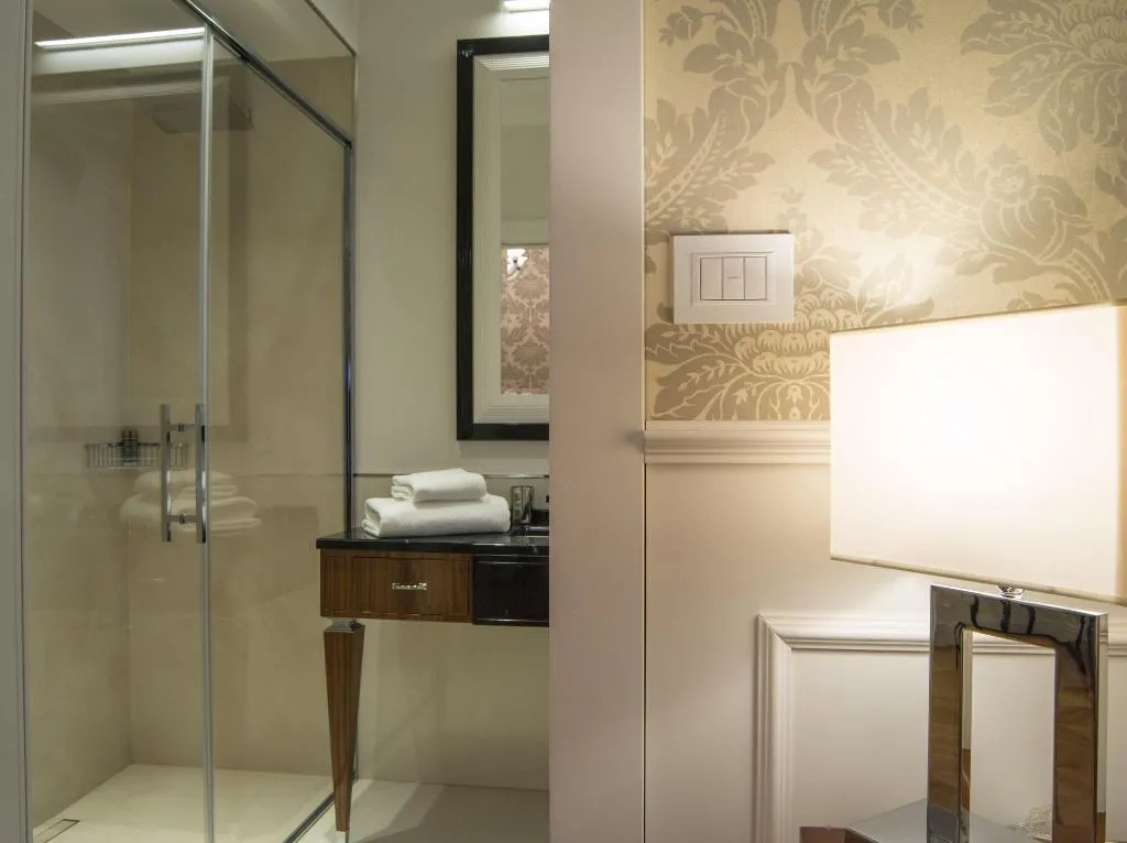 Room, Luxury Duomo Rooms, Milan