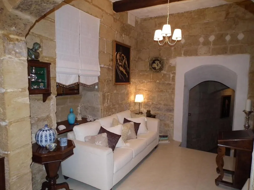 Lobby, Loggia Mariposa, Malta