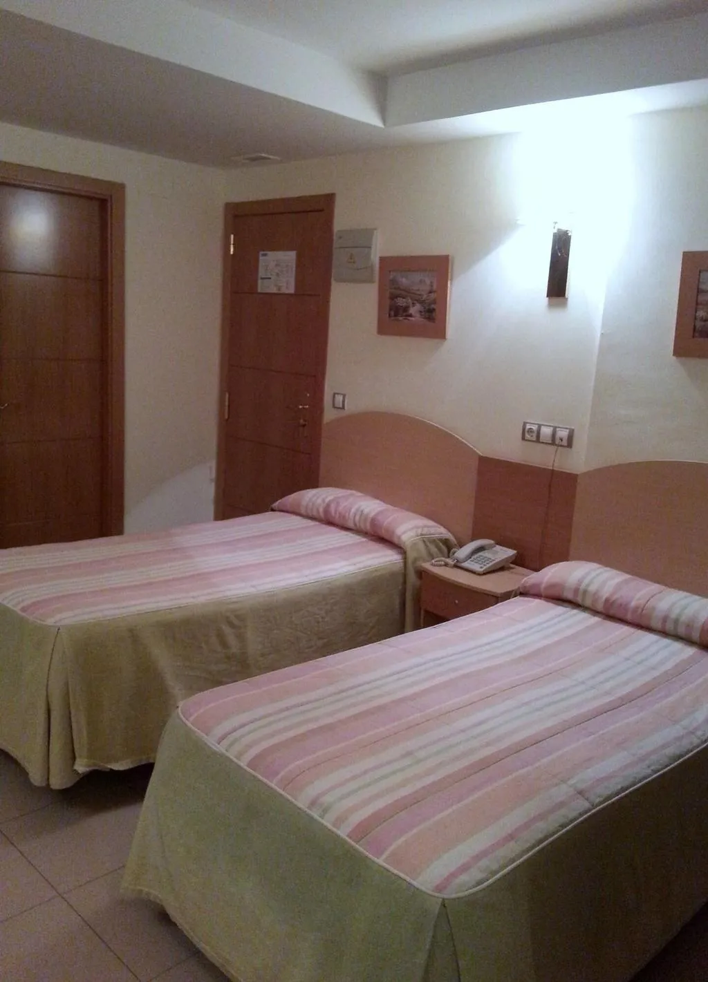 Room, Hostal El Arco, Madrid