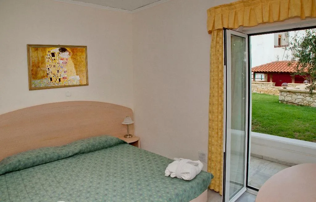 FAMILY ROOM CAPACITY 6 TWO BEDROOMS Room, Jo An Beach, Crete