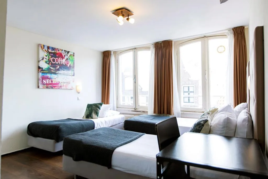 TRIPLE STANDARD Room, Quentin Arrive Hotel, Amsterdam