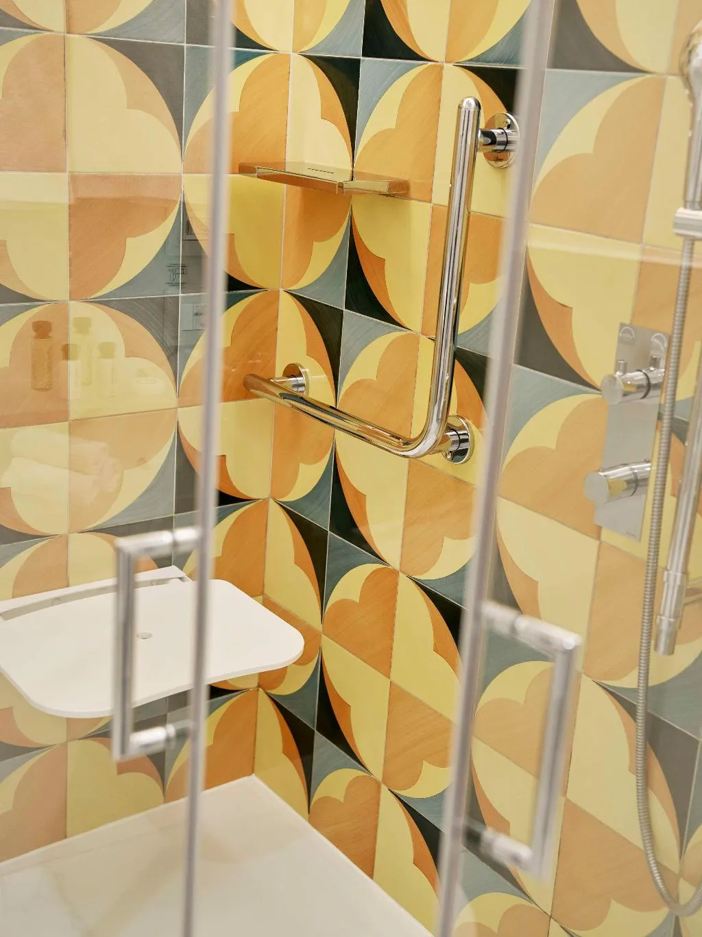 DOUBLE Accessible KING SIZE BED Room, de Bonart Naples-Curio Collection by Hilton, Naples