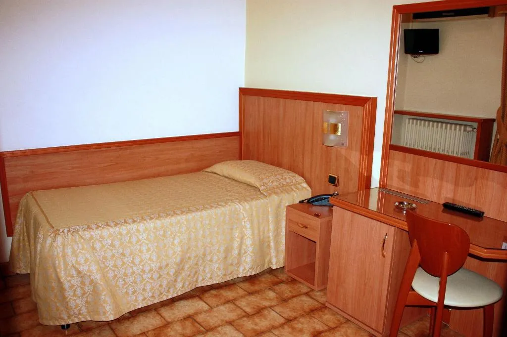 Room, Piccolo Hotel, Milan