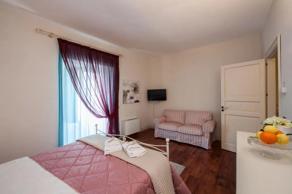 Room, Garibaldi 61, Catania