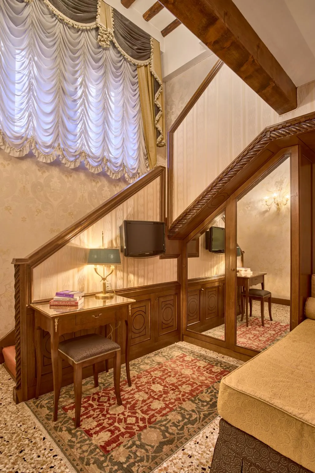 TRIPLE SUPERIOR Room, Palazzo Stern, Venice