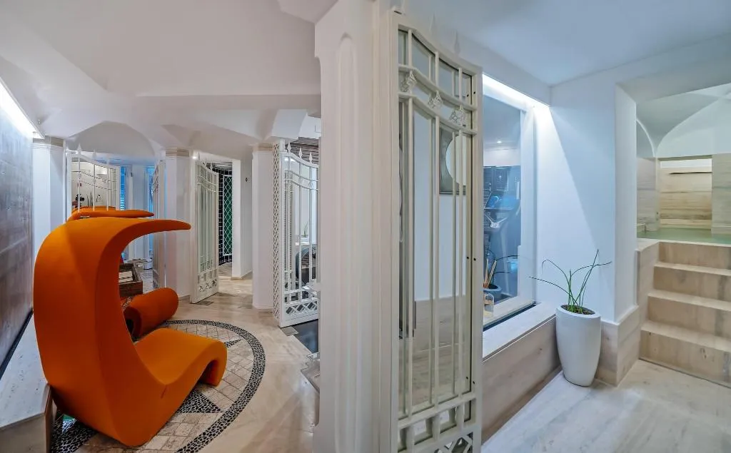 Sports and Entertainment, Villa Franca, Naples