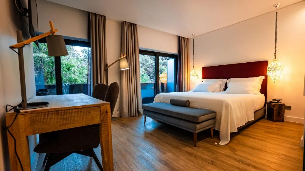 Double or Twin SUPERIOR WITH BALCONY Room, Hills Hotel Lisboa, Lisbon