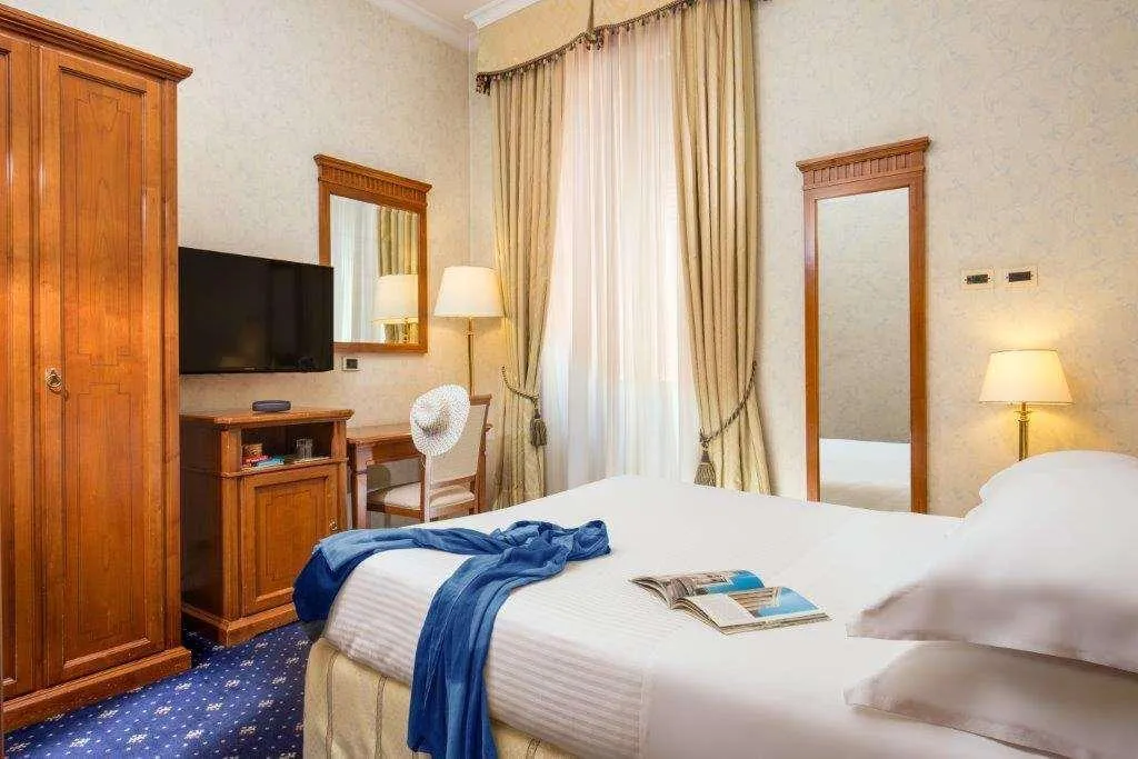 Room, UNA HOTELS Empire Roma, Rome