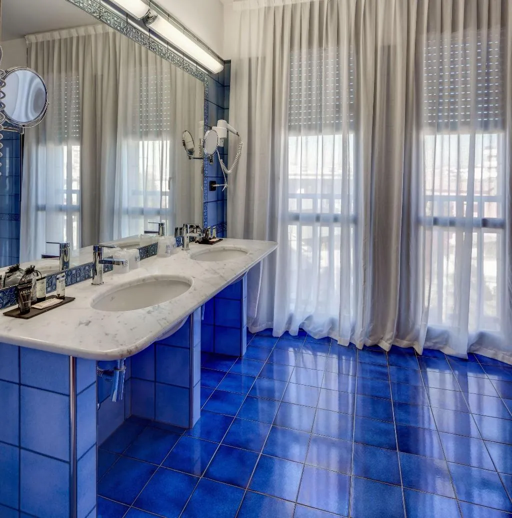 DOUBLE SINGLE USE KING SIZE BED Room, Hotel Raffaello, Milan