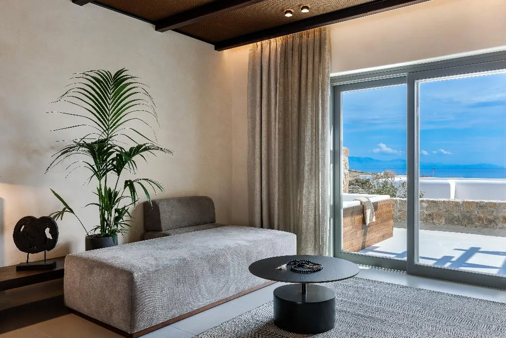 FAMILY ROOM WITH JACUZZI WITH VIEWS Room, Maximus Mykonos, Mykonos