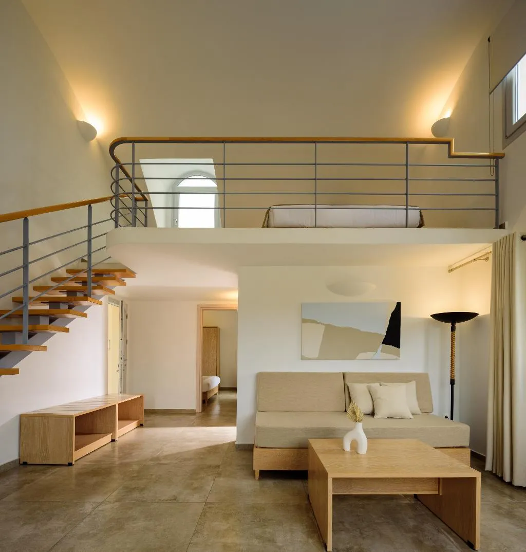 FAMILY ROOM WITH JACUZZI Room, Aliter Suites, Santorini