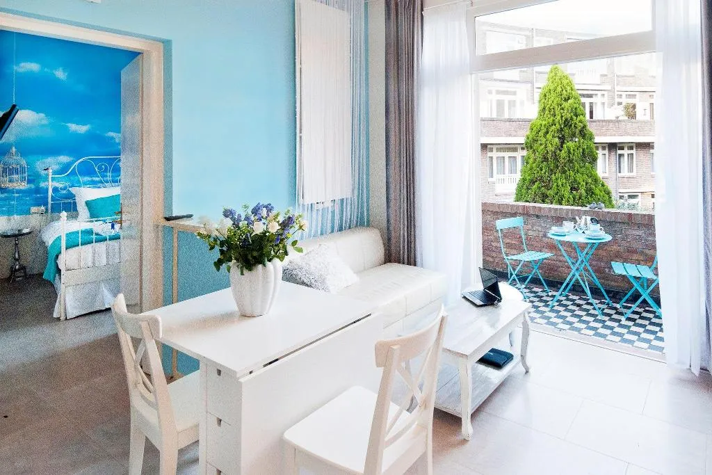 General view, De Bedstee Boutique Capsule Hotel, Amsterdam