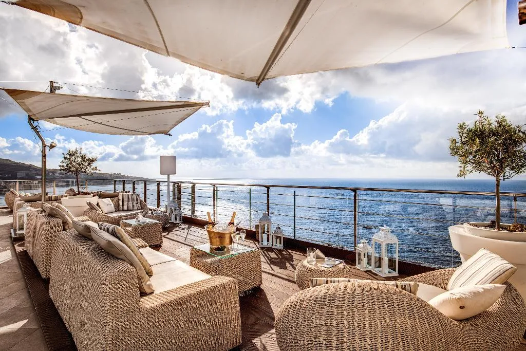 Terrace, Hotel Mediterraneo Sorrento, Naples