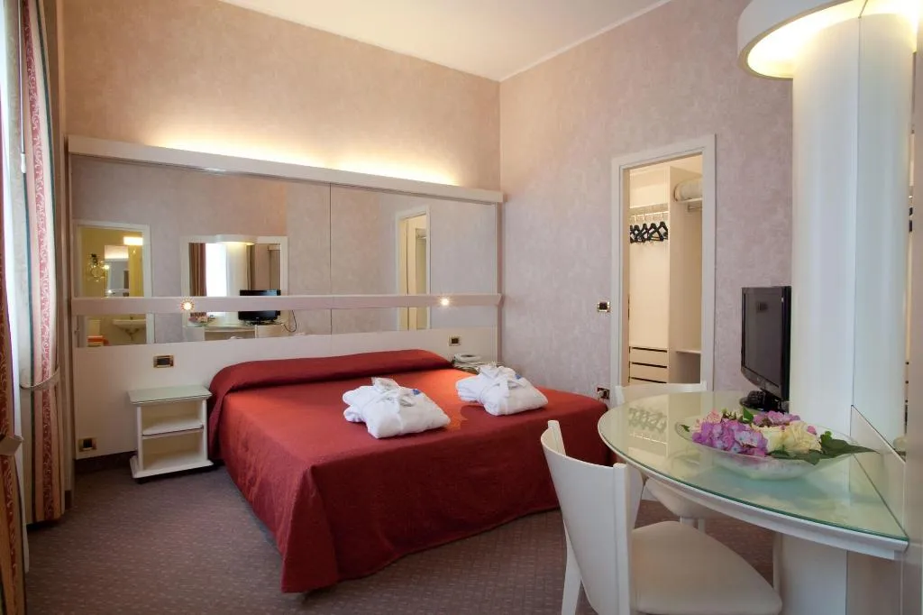 Room, Terme Savoia, Venice