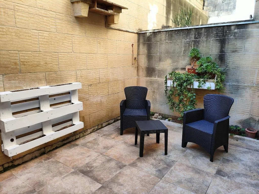 Room, Grotto's Paradise B&B, Gozo