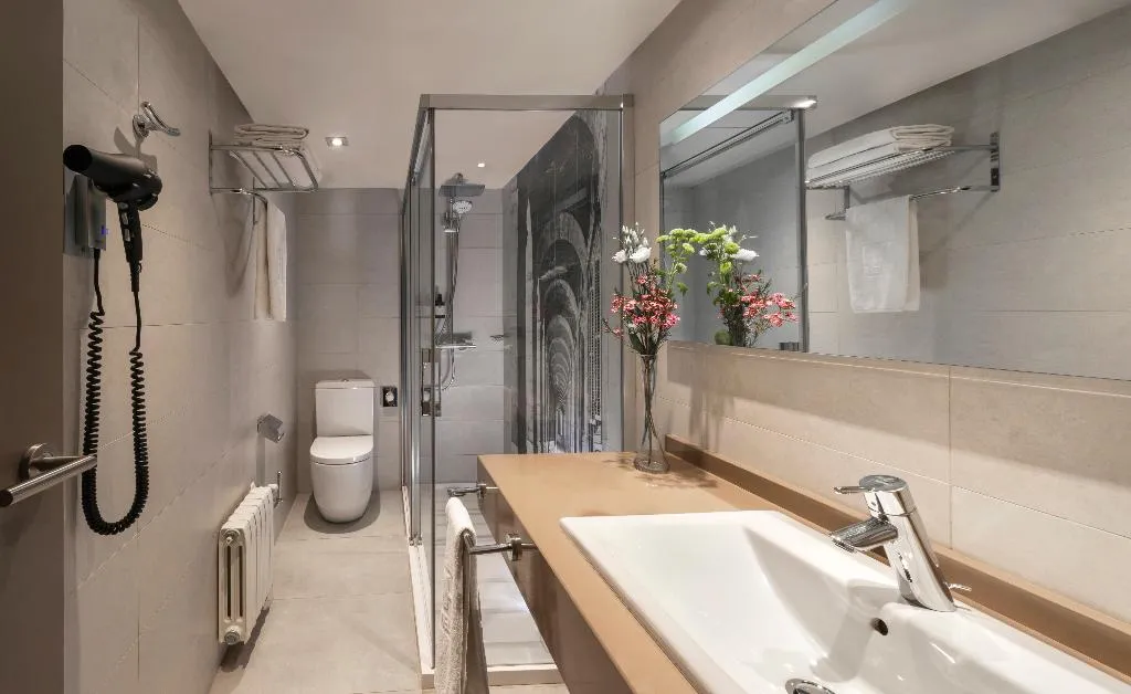 DOUBLE SUPERIOR WITH VIEWS Room, NH Madrid Zurbano, Madrid