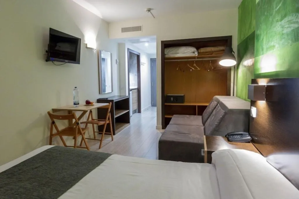TRIPLE TWO BEDS Room, Apartamentos Recoletos, Madrid