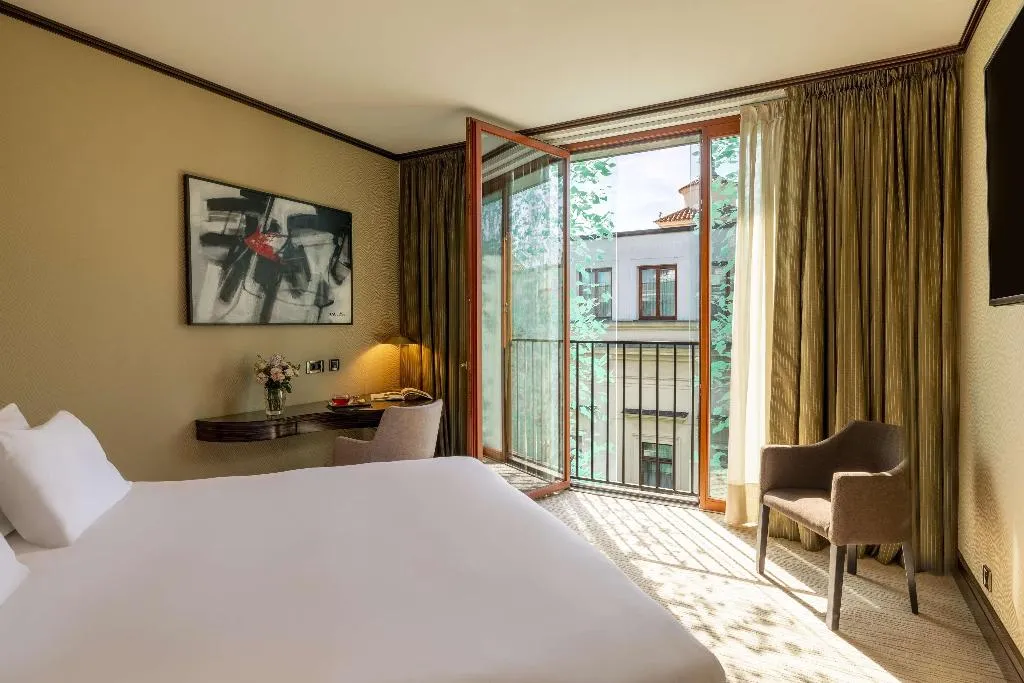 DOUBLE DELUXE Room, NH Collection Prague Carlo IV, Prague