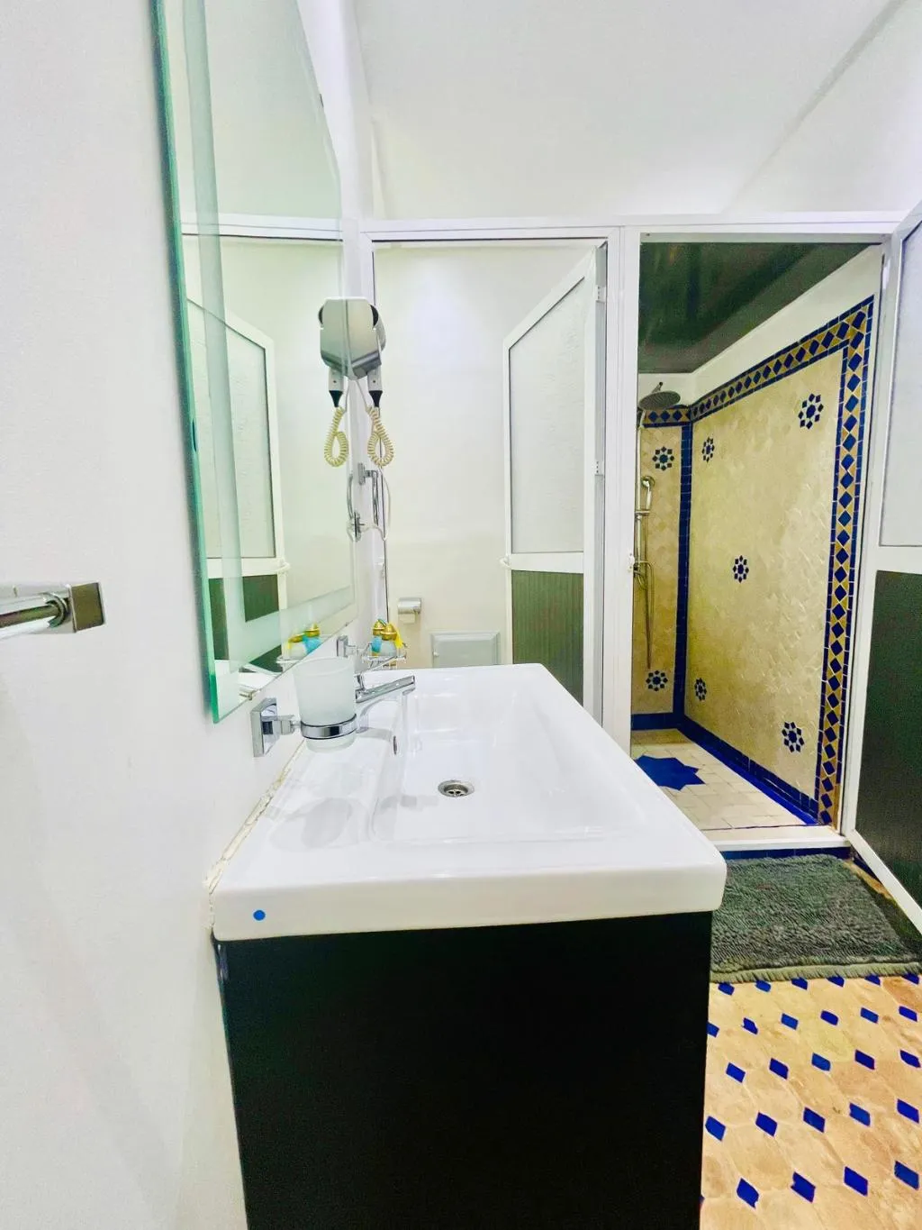 JUNIOR SUITE DELUXE KING BED Room, Riad Douirtna, Marrakech
