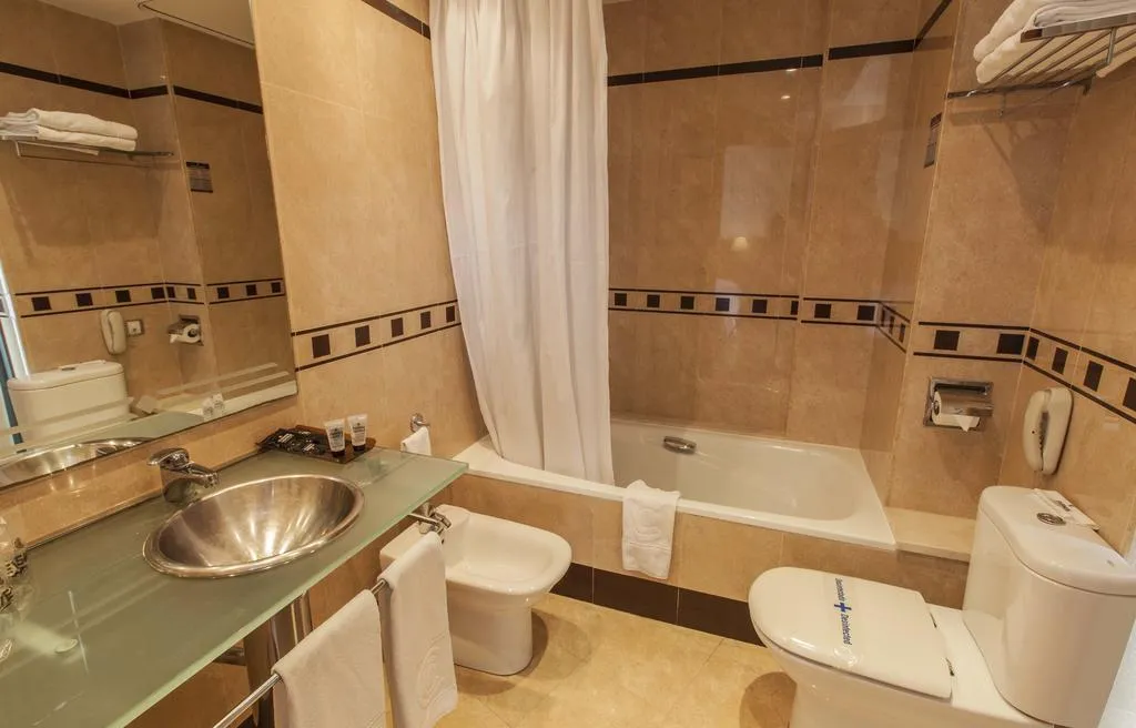 FAMILY ROOM STANDARD Room, Evenia Rocafort, Barcelona