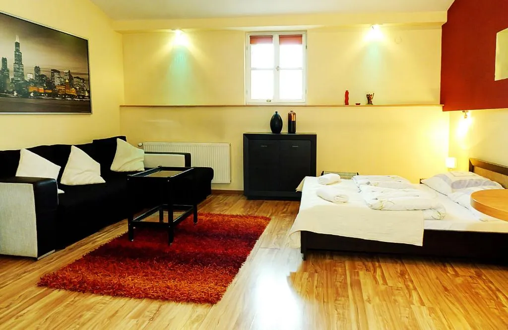 STUDIO CAPACITY 3 Room, P&J Tourist Apartments, Krakow