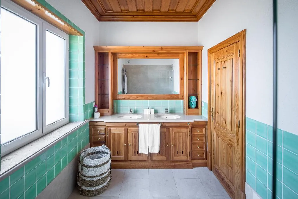 VILLA SEVEN BEDROOMS WITH PRIVATE POOL Room, Shantivillas, Algarve