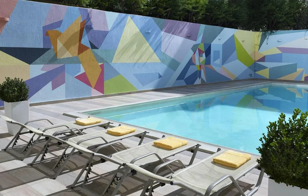 Pool, Amarilia, Athens