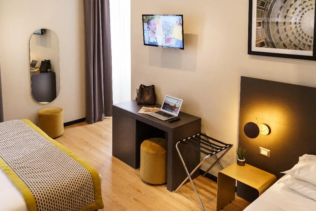 TRIPLE DELUXE Room, The Cross, Rome