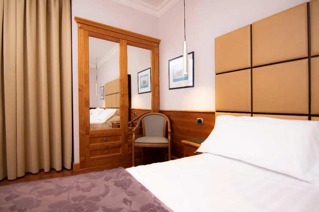 TRIPLE STANDARD Room, Giolli Nazionale, Rome
