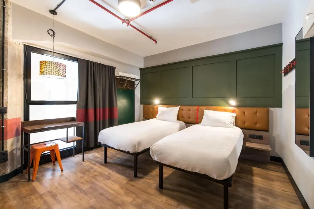TWIN DELUXE TWO BEDS Room, Generator Madrid, Madrid