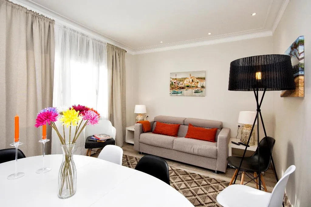 APARTMENT FOUR BEDROOMS Room, Mercedes Heritage Apartments, Barcelona