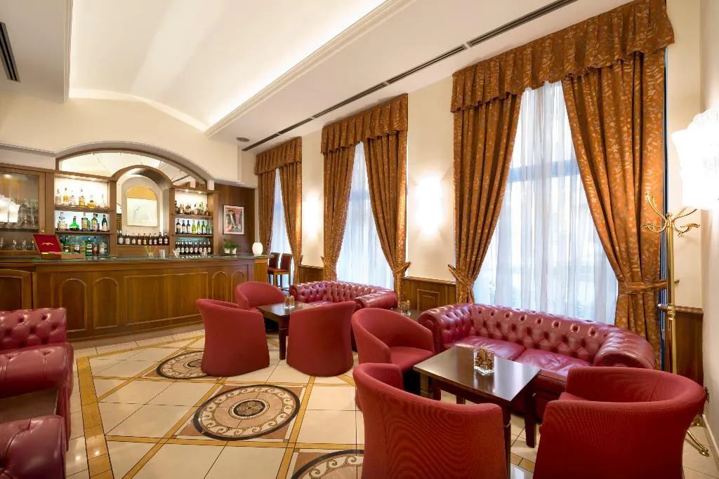 Bar, Lancaster Hotel, Milan
