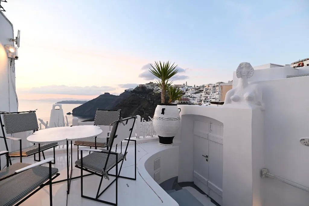 QUADRUPLE WITH JACUZZI Room, Trieris Villas & Suites, Santorini