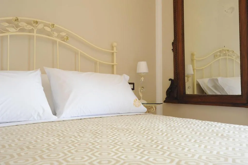 Room, Residenza Borbonica, Naples
