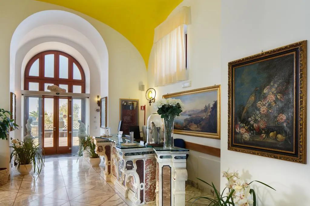 Lobby, Casale Russo, Naples