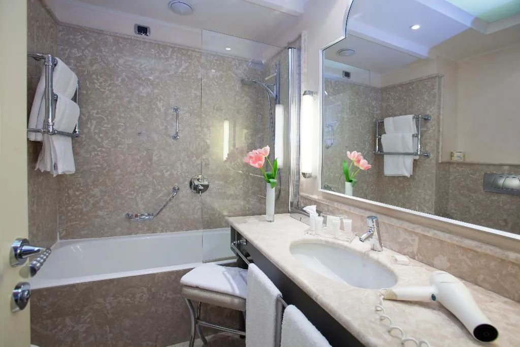 Double or Twin CLASSIC Room, Starhotels Tuscany, Florence